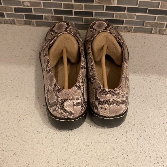 Clarks Cora Viola brown snake slip-on loafers - Picture 5 of 7